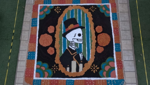 Tapete monumental de día de muertos